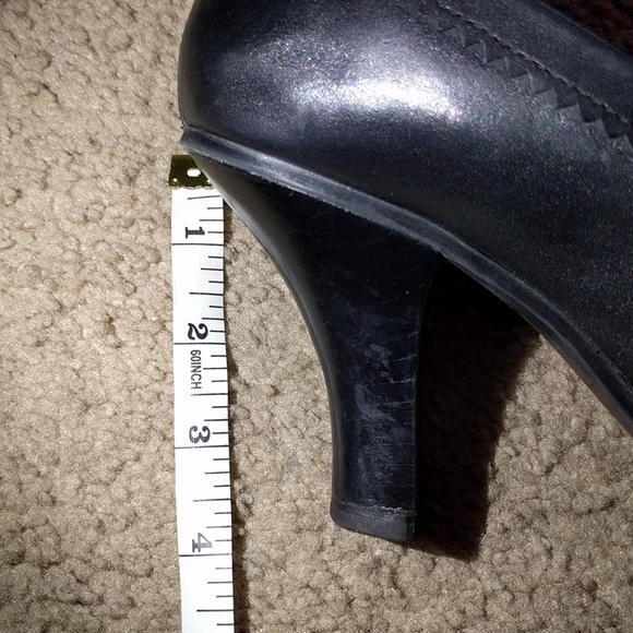 Vintage Black Tommy Hilfiger Heels - Picture 13 of 15
